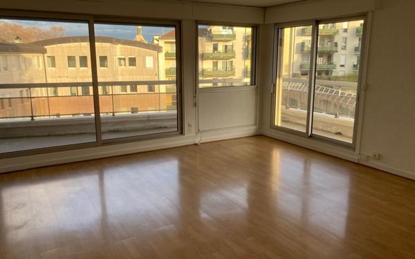 Appartement à louer    2 pièces •  Évian-les-Bains