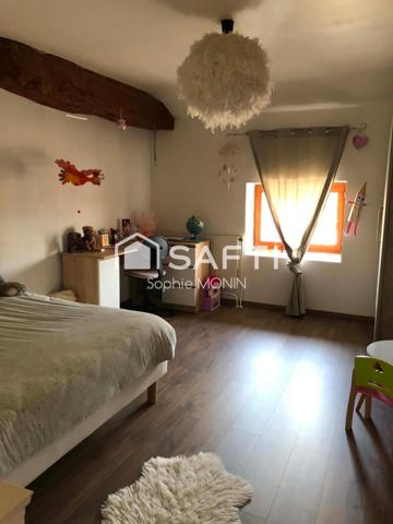 Maison de 170m² avec fort potentiel à FEILLENS