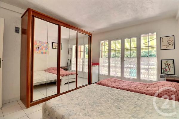 Maison à vendre  8 pièces - 190 m 2   FAYENCE  - 83