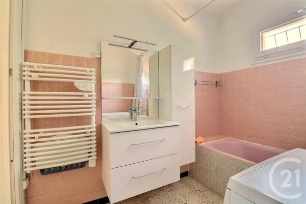 Maison à vendre  8 pièces - 190 m 2   FAYENCE  - 83