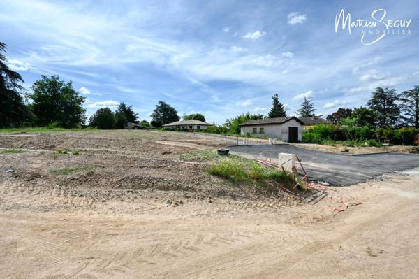 Jolie terrain avec vue pour accueillir tous vos projets de vie !