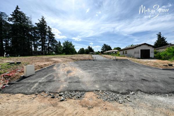 Jolie terrain avec vue pour accueillir tous vos projets de vie !