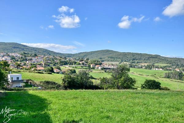 Jolie terrain avec vue pour accueillir tous vos projets de vie !