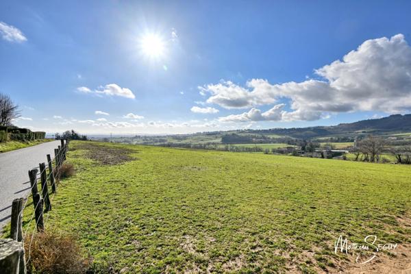 Jolie terrain avec vue pour accueillir tous vos projets de vie !