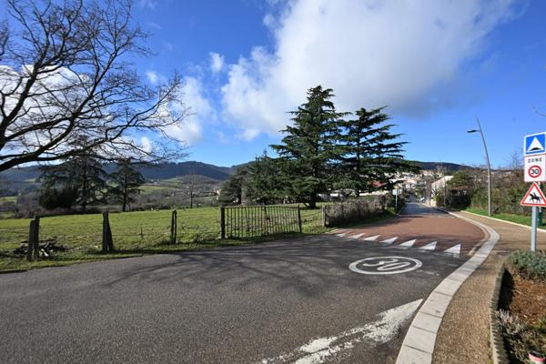 Jolie terrain avec vue pour accueillir tous vos projets de vie !