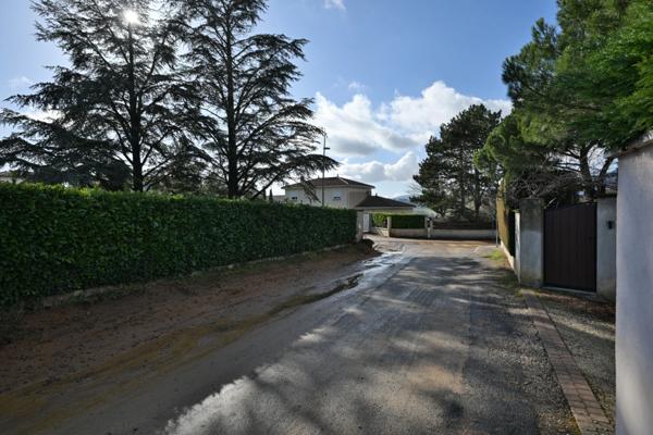 Jolie terrain avec vue pour accueillir tous vos projets de vie !
