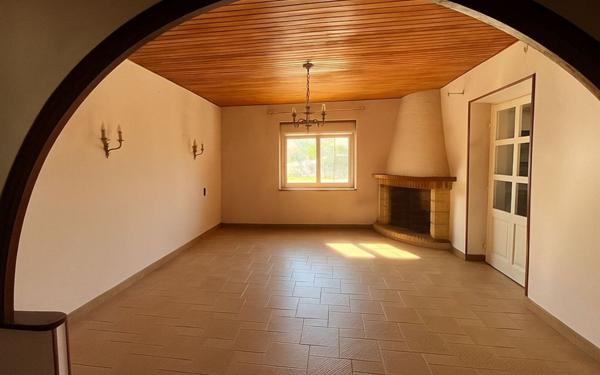 Maison à vendre    7 pièces •  Barjac