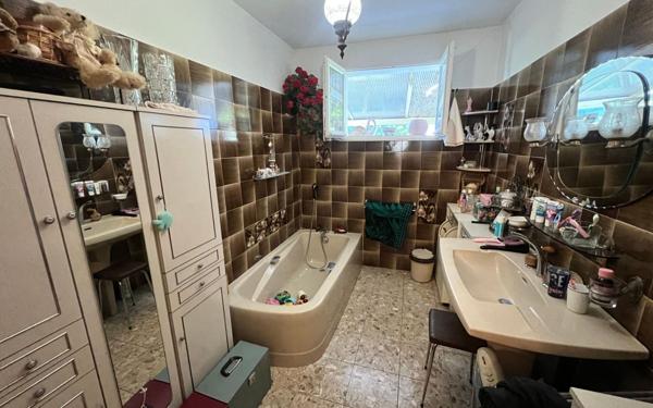 Maison à vendre    7 pièces •  Barjac