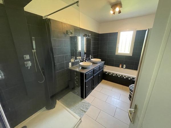 Maison à louer 900 € CC Collonges-la-Rouge 4 p 103 m² DPE D
