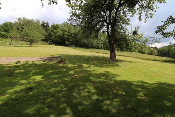 Maison Marat 8 pièces  +/-170 m2 + grange et jardin et 5ha de terrain