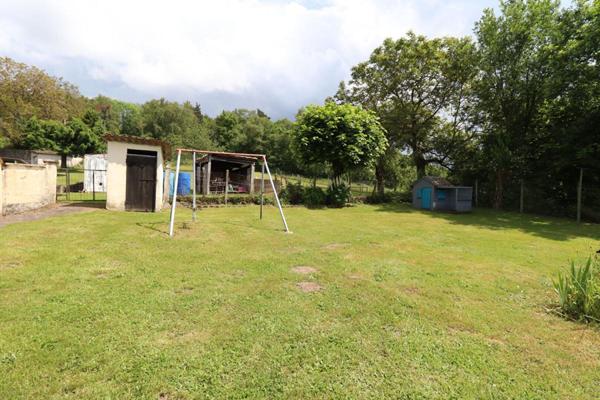 Maison Marat 8 pièces  +/-170 m2 + grange et jardin et 5ha de terrain