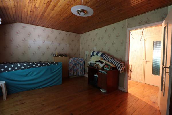 Maison Marat 8 pièces  +/-170 m2 + grange et jardin et 5ha de terrain