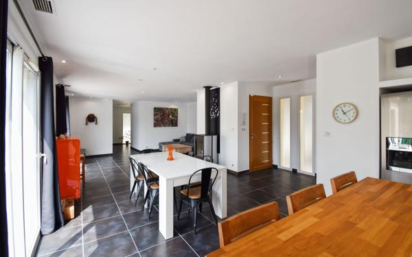 Maison à vendre    4 pièces •  Uzès