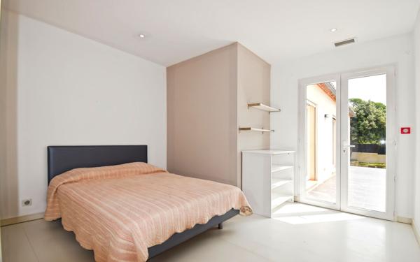 Maison à vendre    4 pièces •  Uzès