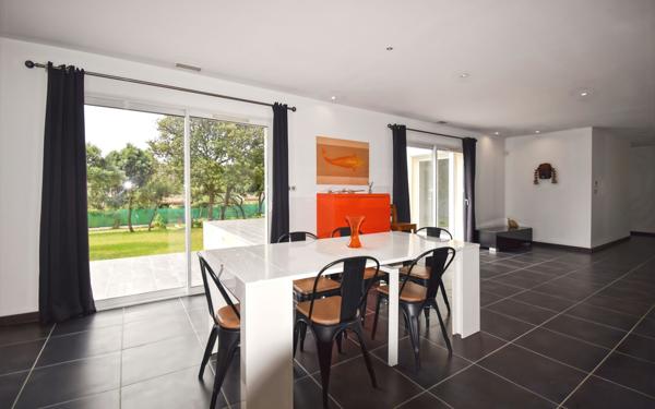 Maison à vendre    4 pièces •  Uzès