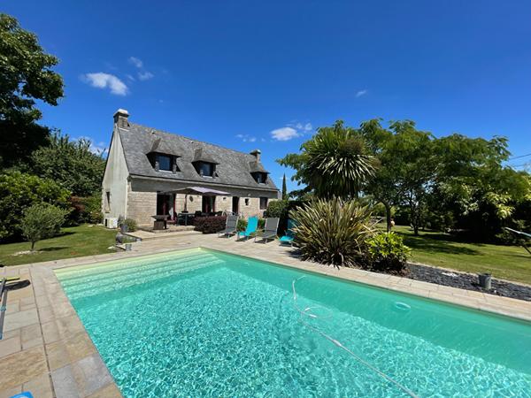 Maison 4 chambres avec 2000 m² de terrain et une piscine