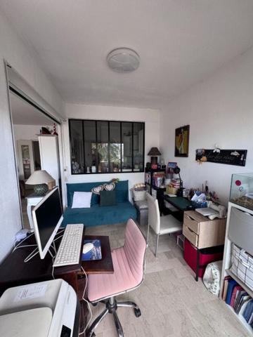 Appartement  grand 2 P  de 63m² en dernier étage à Cagnes-sur-Mer :quartier Hippodrome