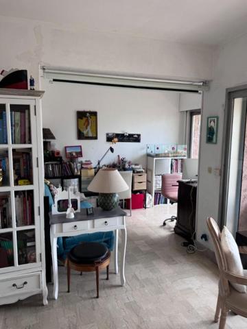 Appartement  grand 2 P  de 63m² en dernier étage à Cagnes-sur-Mer :quartier Hippodrome