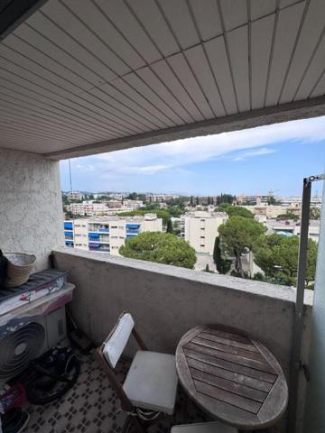 Appartement  grand 2 P  de 63m² en dernier étage à Cagnes-sur-Mer :quartier Hippodrome