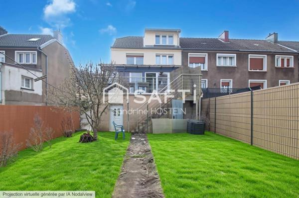 Maison libre 3 côtés avec 4 chambres, terrasse, jardin et 3 garages!