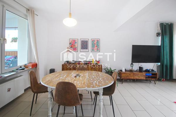 Maison libre 3 côtés avec 4 chambres, terrasse, jardin et 3 garages!