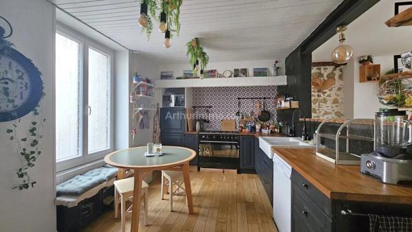 Vente                                                      Maison
                        
                     7 pièces                      205 m2                     à Montlhéry