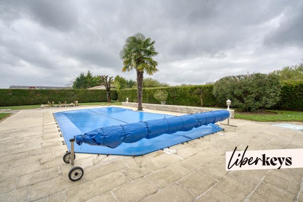 Maison 210 m² avec piscine, dépendances & grand jardin – Saint-Jean-d’Angély 