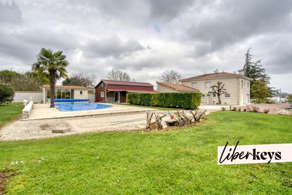 Maison 210 m² avec piscine, dépendances & grand jardin – Saint-Jean-d’Angély 