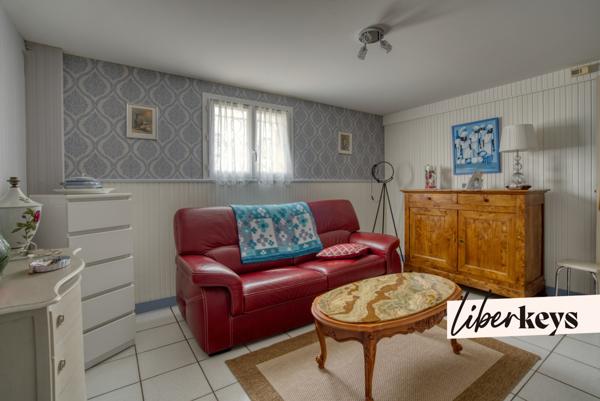 Maison 210 m² avec piscine, dépendances & grand jardin – Saint-Jean-d’Angély 