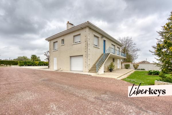 Maison 210 m² avec piscine, dépendances & grand jardin – Saint-Jean-d’Angély 