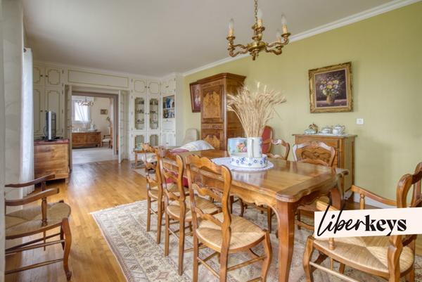 Maison 210 m² avec piscine, dépendances & grand jardin – Saint-Jean-d’Angély 