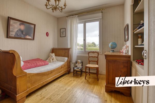 Maison 210 m² avec piscine, dépendances & grand jardin – Saint-Jean-d’Angély 