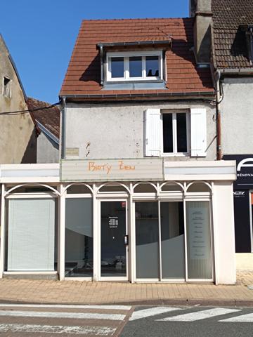 IMMEUBLE AVEC LOCAL  ET APPARTEMENT LOUES EN BAIL PRECAIRE