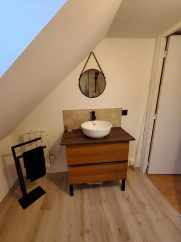 IMMEUBLE AVEC LOCAL  ET APPARTEMENT LOUES EN BAIL PRECAIRE