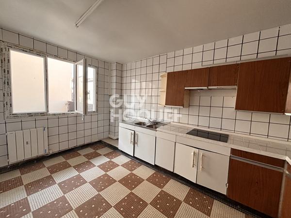 SAINT DENIS Maison familiale avec balcon, garage