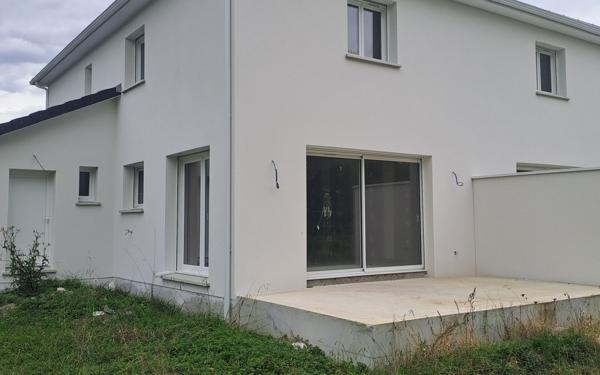 Maison à vendre    5 pièces • 117,60 m2 Idron