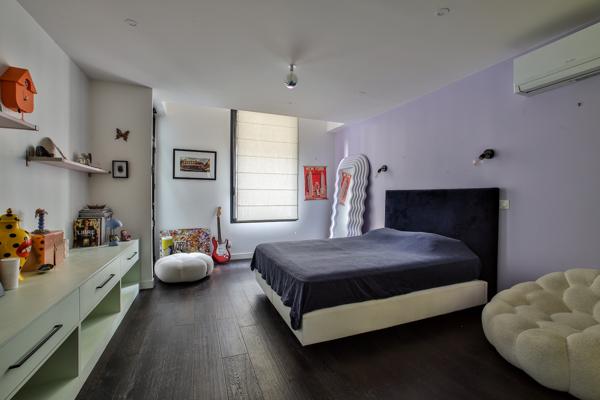 Maison
         8 pièces
        - 570 m² Bien prestige 9 200 000 € *