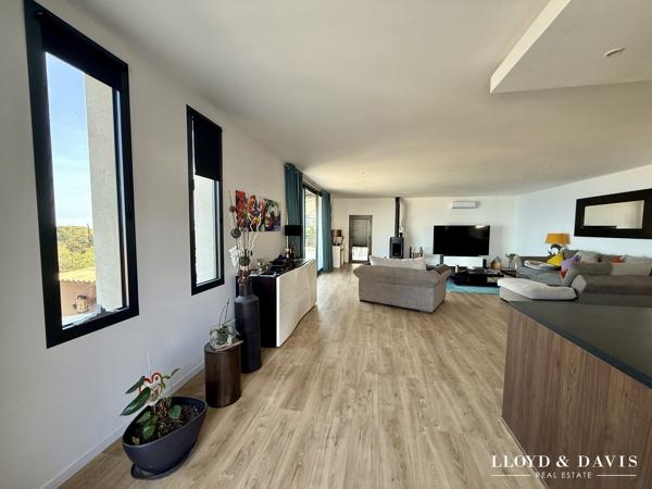 Villa de plain pied avec piscine et vue panoramique
