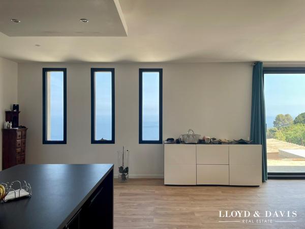 Villa de plain pied avec piscine et vue panoramique