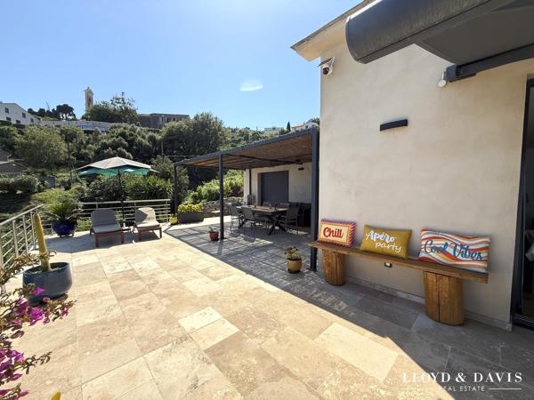 Villa de plain pied avec piscine et vue panoramique