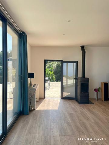 Villa de plain pied avec piscine et vue panoramique