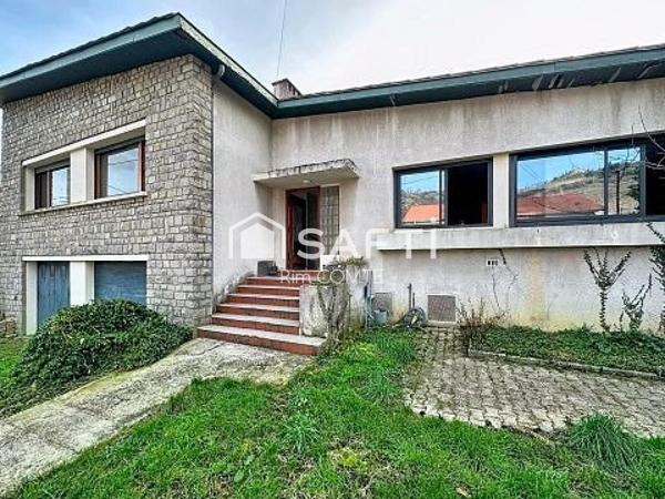 Maison familiale lumineuse – 173 m² habitables sur 1 172 m² de terrain!!