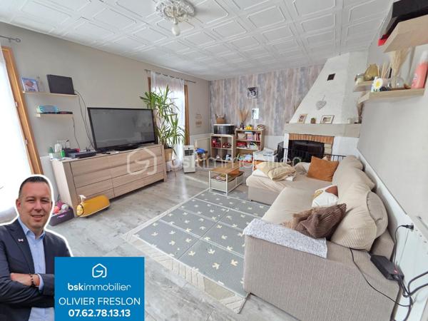 Pavillon de plain pied de 87m² à Sauvigny les Bois
Nichée dans un cadre de campagne, sans vis-à-vis, à proximité du bourg et des services, nous vous présentons cette maison de plain-pied de 87 m² habitables, implantée sur un terrain de 1 080 m², à Sauvigny-les-Bois. Elle propose 4 pièces dont 3 chambres, réparties comme suit : une véranda d'accès, une entrée, un dégagement, une cuisine, un salon-séjour, un wc indépendant, une salle d'eau, ainsi que trois chambres.
En entrant, la véranda avec baie vitrée aluminium dessert une entrée à porte bois 5 points de fermeture, puis un dégagement menant à la cuisine, équipée de 4 meubles bas, d'un plan de travail, de 6 meubles hauts, d'une hotte et d'un four. Vient ensuite un vaste salon-séjour de 27 m², lumineux, agrémenté d'un insert de cheminée et d'une porte-fenêtre avec volet battant. Un wc indépendant et une salle d'eau, avec vasque et colonne de rangement, complètent ce niveau. La maison compte également trois chambres : deux de 10 m² et 13 m², ainsi qu'une troisième de 11 m² avec dressing.
Cette maison bénéficie de deux modes de chauffage : un chauffage au gaz de ville, avec une chaudière de 2021, complété par un insert de cheminée pour les soirées d'hiver au coin du feu. Elle dispose d'huisseries PVC double vitrage, et sa toiture est en tuiles mécaniques béton. Côté assainissement, la maison est raccordée au tout-à-l'égout.
Côté extérieur, profitez d'une véranda d'accueil, d'une grande terrasse avec une partie sous appentis, d'une dépendance de jardin, ainsi que d'un abri de jardin, le tout sur un beau terrain de 1 080 m², sans vis-à-vis..
La maison dispose également d'un parking intérieur, d'un parking extérieur, ainsi que d'un garage de 17 m² avec porte coulissante.
Les plus de cette maison : sa configuration de plain-pied, son double mode de chauffage (gaz de ville et insert de cheminée), son terrain de 1 080 m² sans vis-à-vis dans un cadre de campagne, sa proximité du bourg et des services, sa véranda, son salon séjour avec cheminée, sa cuisine aménagée, ses 3 chambres, son garage de 17 m², ses dépendances et sa terrasse.
Des photos supplémentaires sont disponibles sur BSK IMMOBILIER, rubrique Nos conseillers, Olivier FRESLON.
Pour tout renseignement complémentaire ou pour une visite, contactez-moi.
Une maison de plain-pied au calme de la campagne, à découvrir sans tarder : ne passez pas à côté de cette opportunité à Sauvigny-les-Bois !