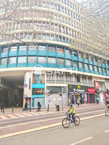 Magnifique studio au dernier étage du building Pouillon, en plein cœur de la Canebière