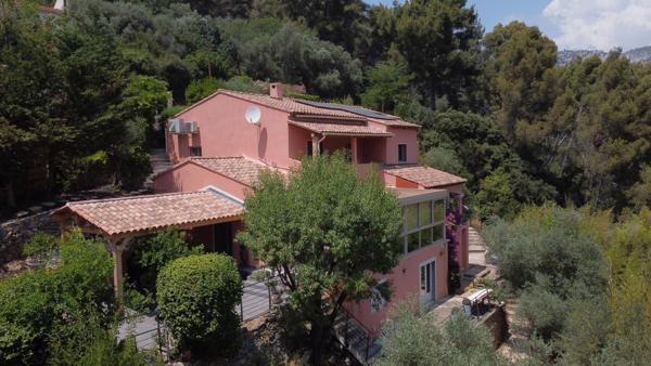 EXCLUSIVITÉ – Maison familiale 250 m² avec studio indépendant – Le Revest-les-Eaux