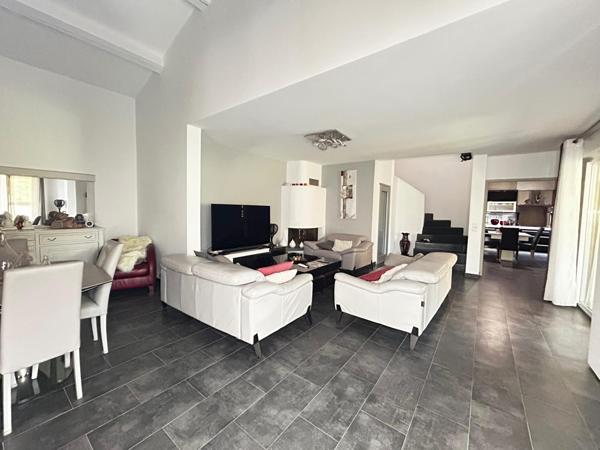 EXCLUSIVITÉ – Maison familiale 250 m² avec studio indépendant – Le Revest-les-Eaux