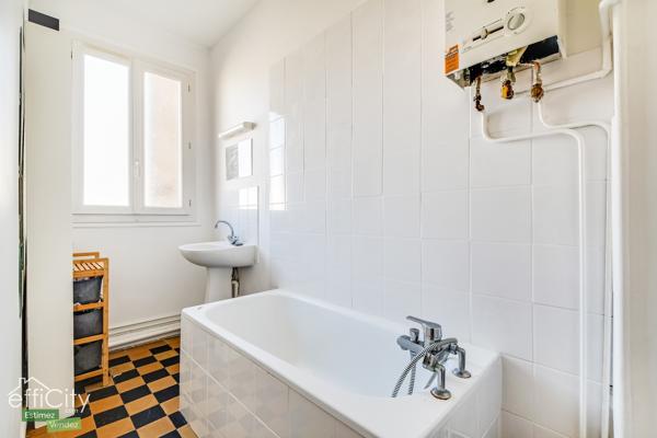 Appartement
         2 pièces
        - 40 m² Exclusivité 300 000 € *