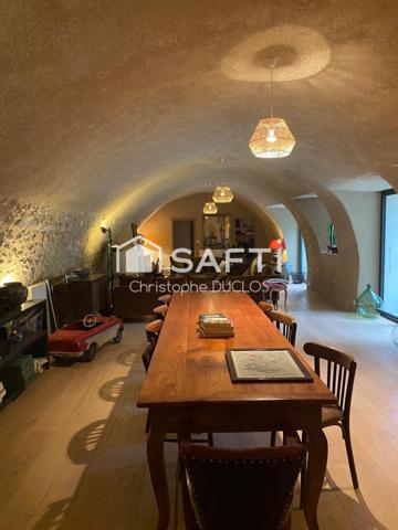 Authentique bastide provençale avec gîtes indépendants.