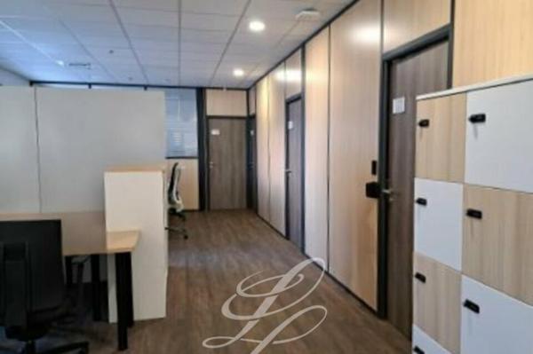 Location - BUREAUX 861 m 2