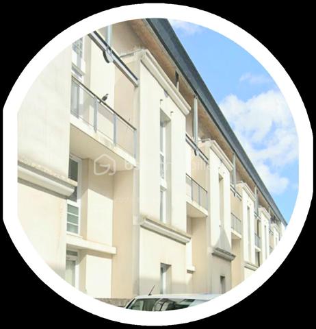 Opportunité à saisir
Idéalement situé à seulement 3 minutes à pied de la gare RER A et des arrêts de bus, ce studio en rez-de-chaussée de 19 m², bien agencé, se compose de :

•Une entrée avec placard,

•Une salle de bains avec baignoire,

•Un coin cuisine fonctionnel,

En sous-sol, vous profiterez de prestations supplémentaires :

•Une laverie automatique,

•Une cave privative,

•Une place de parking.

Commodités à proximité : écoles (maternelle, collège, lycée), commerces (boulangeries, Carrefour Market, etc.).

Idéal investisseur : le bien est vendu loué, ce qui assure une rentabilité immédiate.
Venez vite découvrir ce bien, c'est le dernier disponible à Bussy-Saint-Georges
Raoul GALULA  Tel :  0629465534